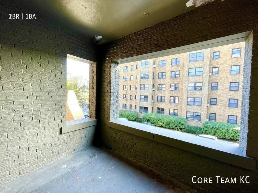 710 W 48th St #303 - Photo 5 of 11