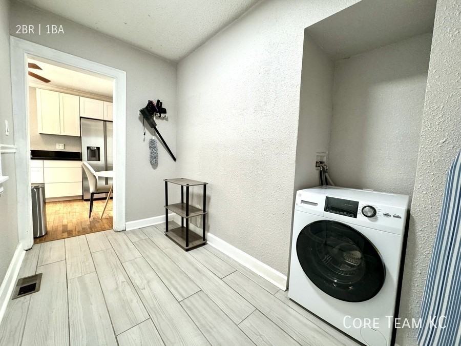 4511 Roanoke Pkwy #4507-1 - Photo 2 of 9