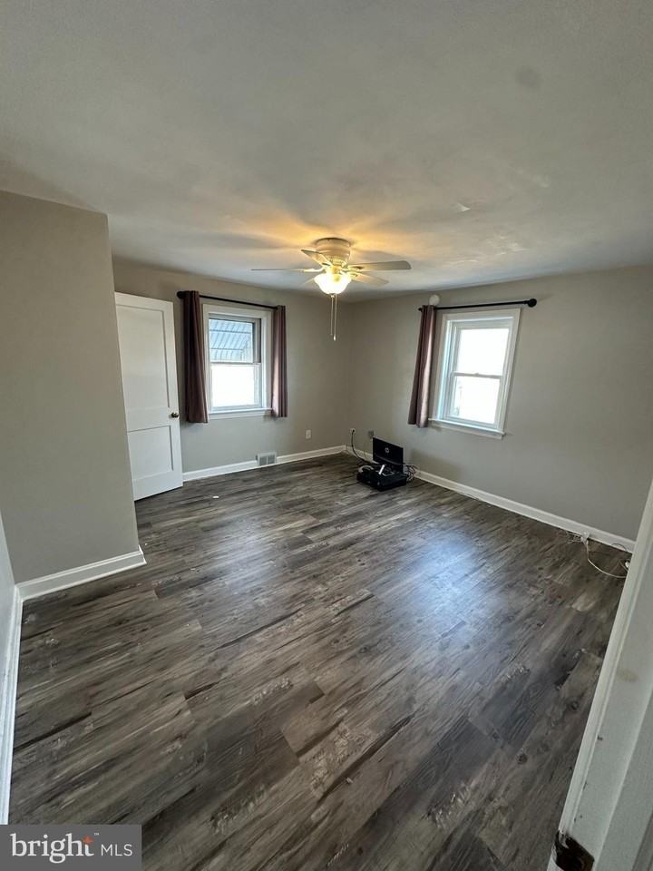 277 S 3rd St - Photo 7 of 7