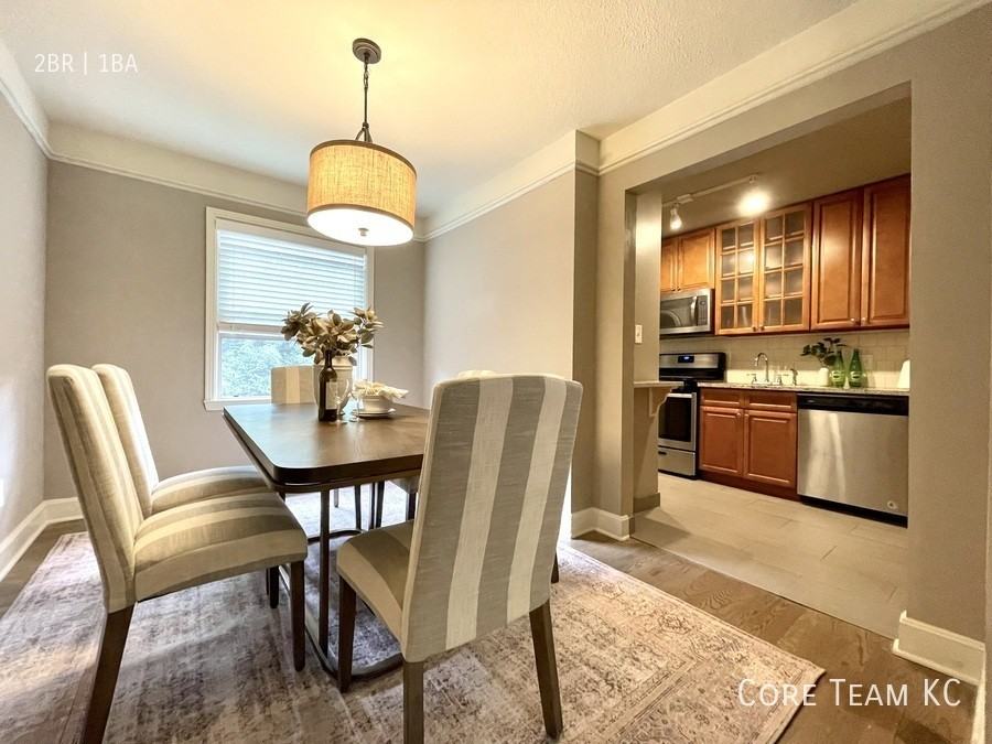 4423 Roanoke Pkwy #2B - Photo 2 of 17