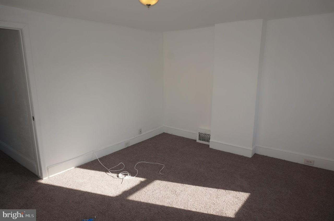 221 E Wood St - Photo 3 of 20