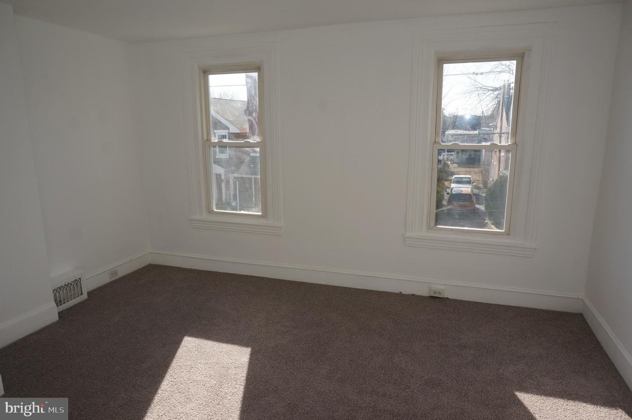 221 E Wood St - Photo 6 of 20