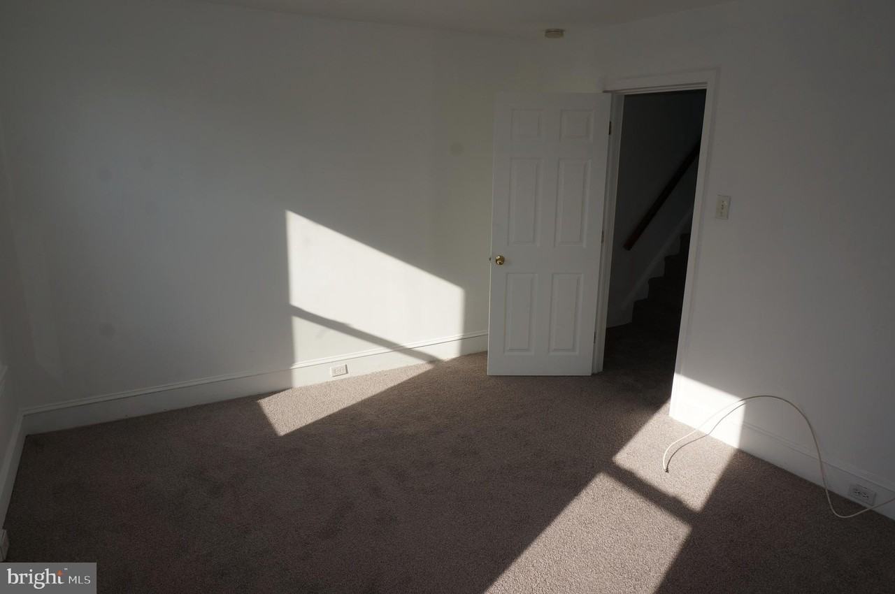 221 E Wood St - Photo 7 of 20