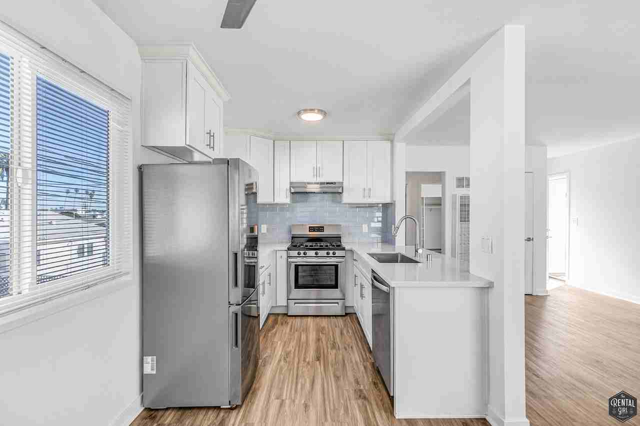 1323 11th St #10 - Photo 3 of 17