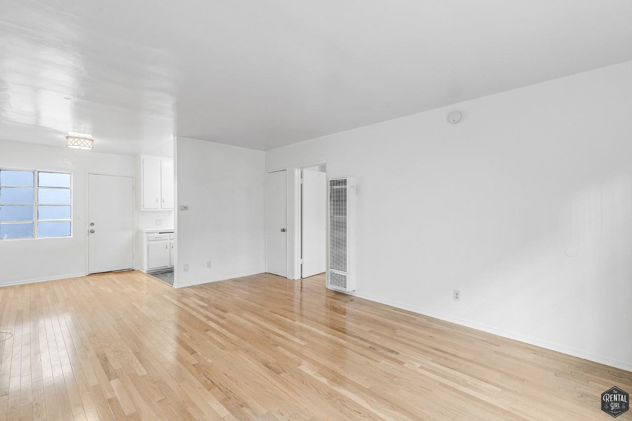 1342 Yale St #B - Photo 4 of 20