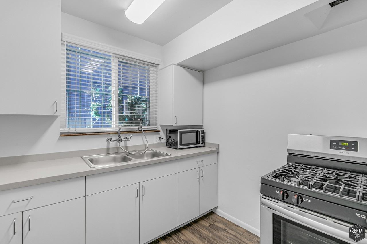 717 Ocean Front Walk #C - Photo 7 of 18