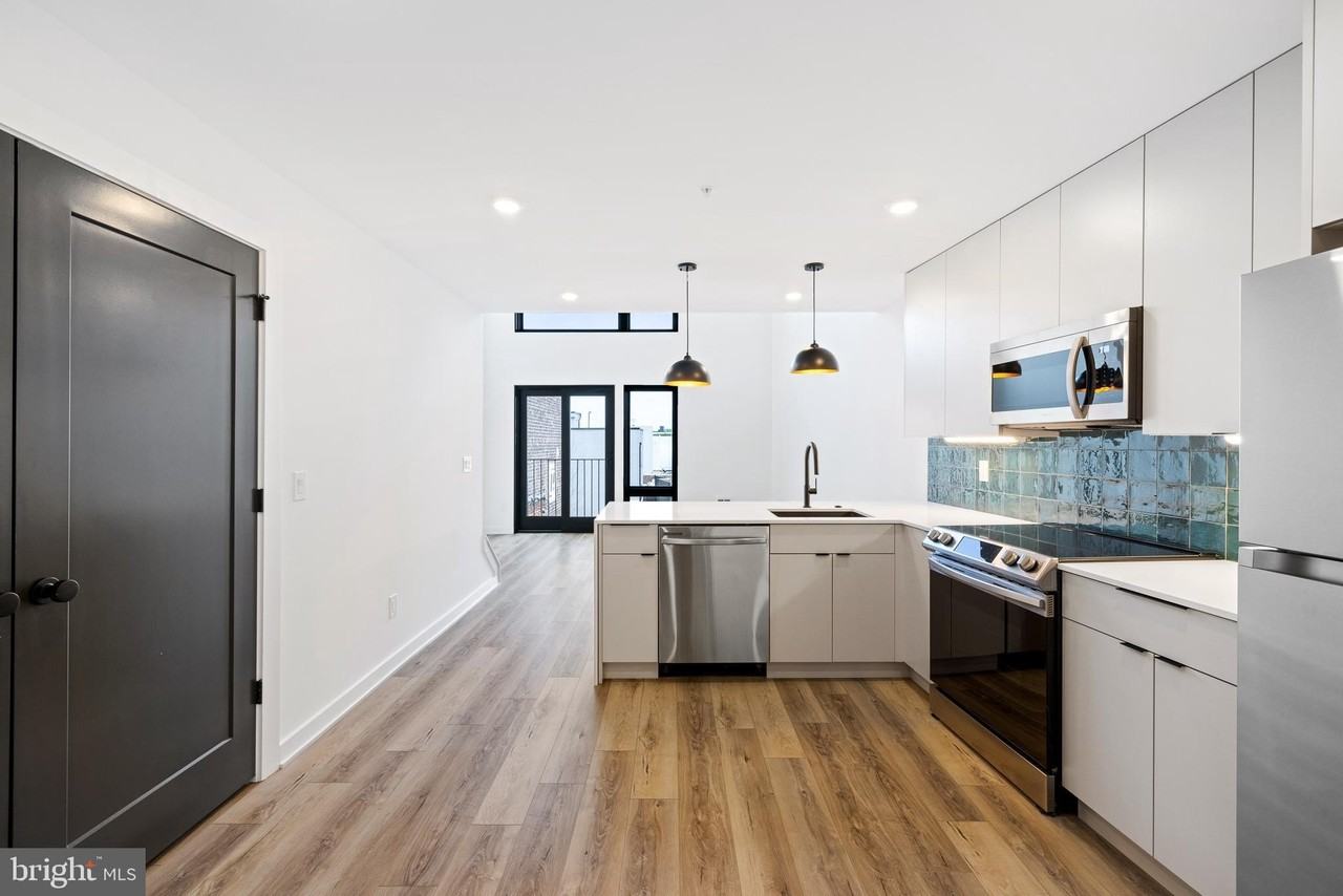 17 W Girard Ave #4 - Photo 2 of 15