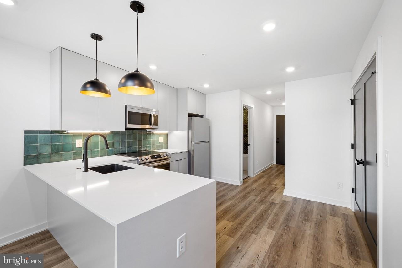 17 W Girard Ave #4 - Photo 3 of 15