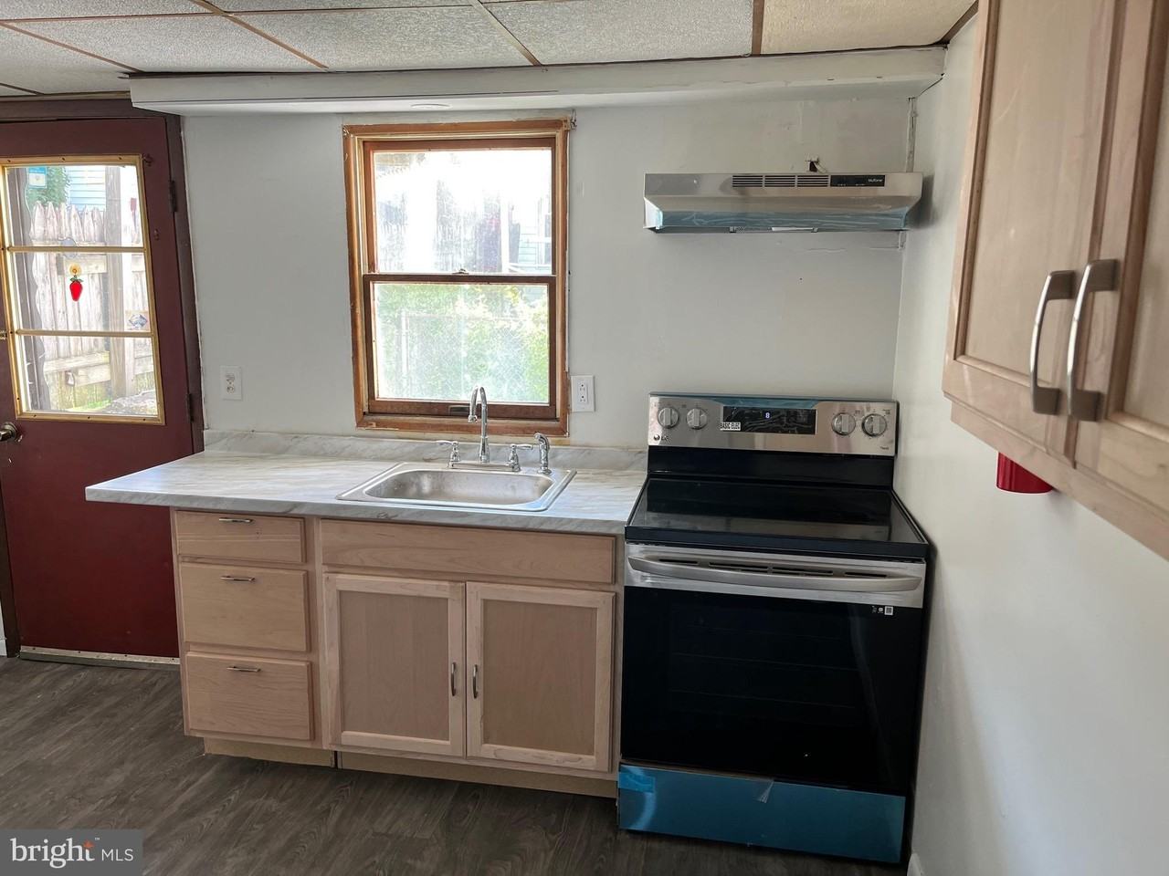 210 Harrison St - Photo 7 of 16