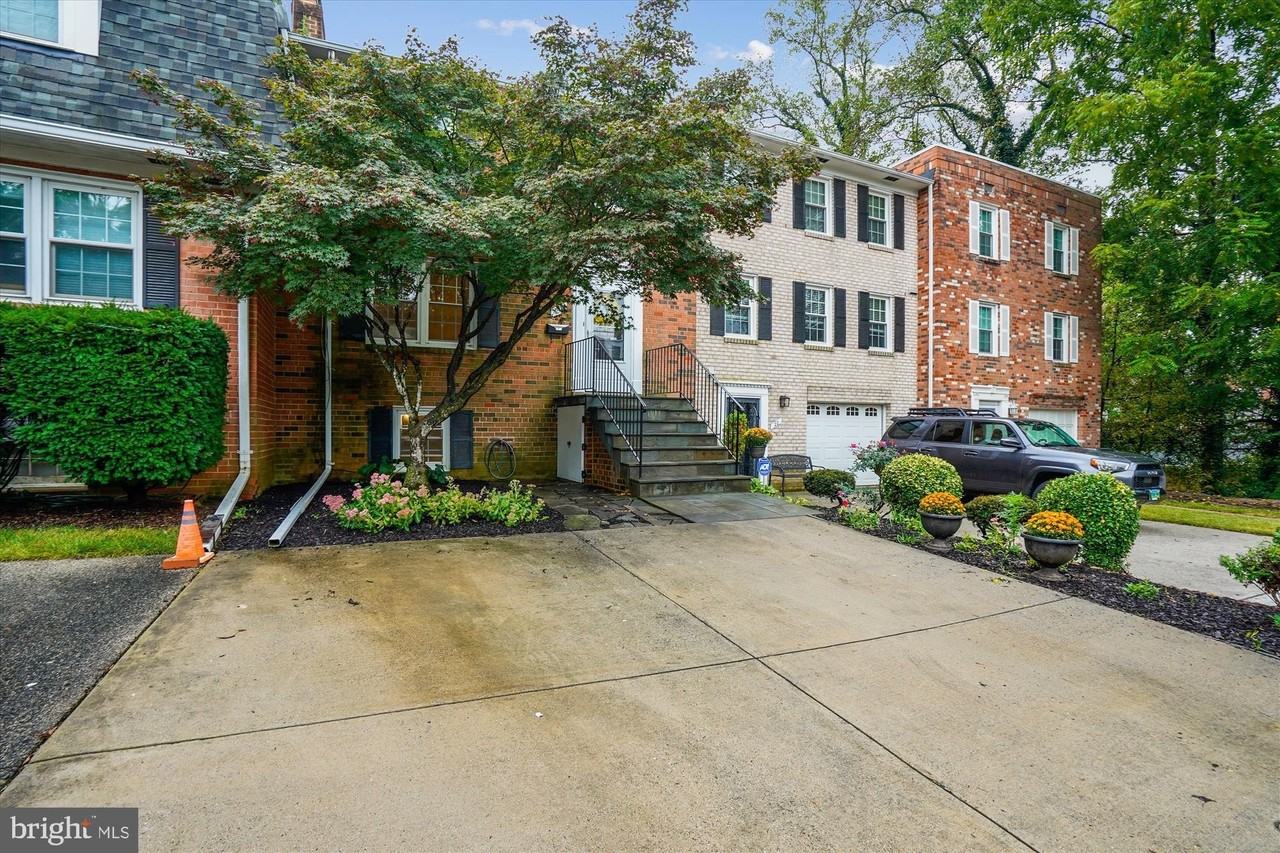 24 S Abingdon St - Photo 2 of 50