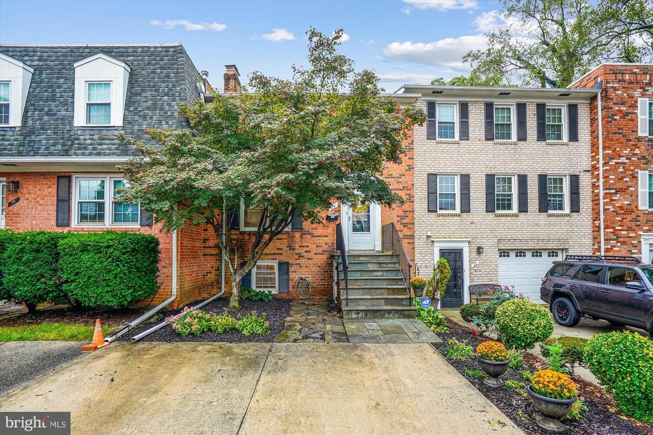 24 S Abingdon St - Photo 3 of 50