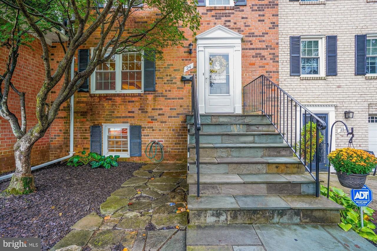 24 S Abingdon St - Photo 5 of 50