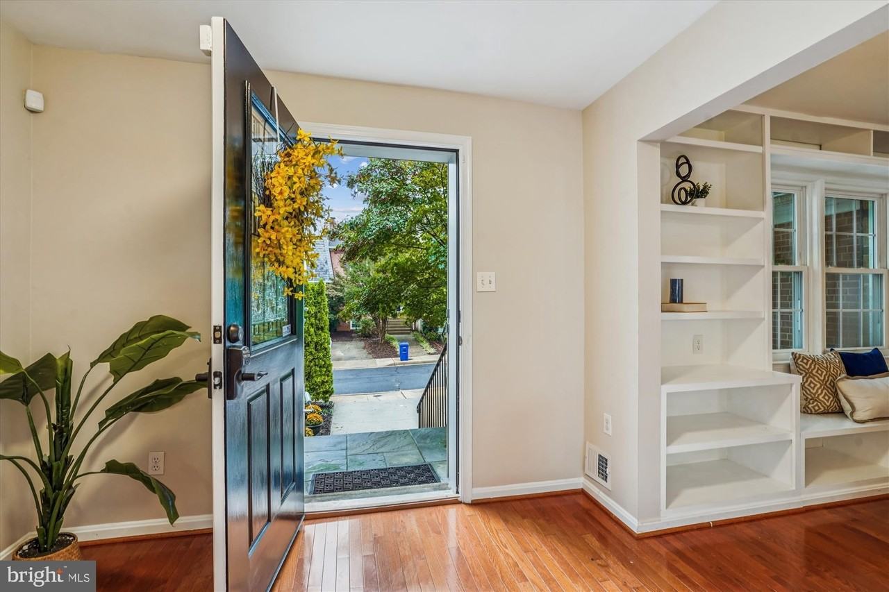 24 S Abingdon St - Photo 7 of 50