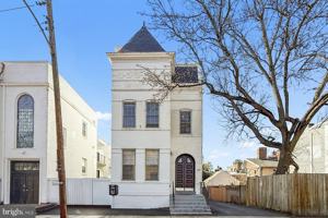 featured image of 205 S Patrick St