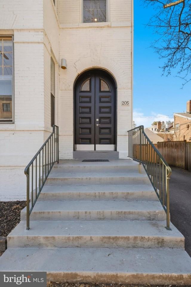 205 S Patrick St - Photo 3 of 50