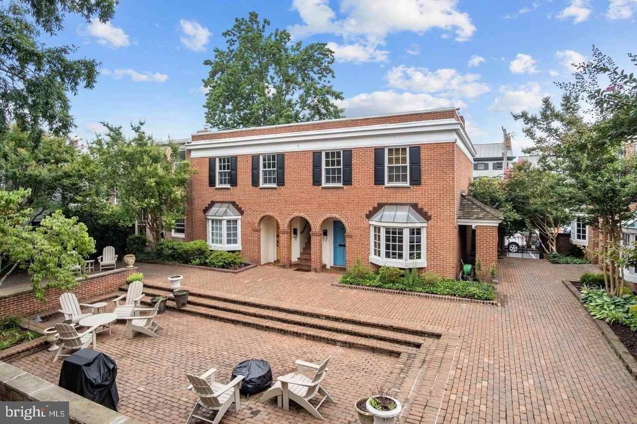 220 N Saint Asaph St Unit 20 - Photo 4 of 26