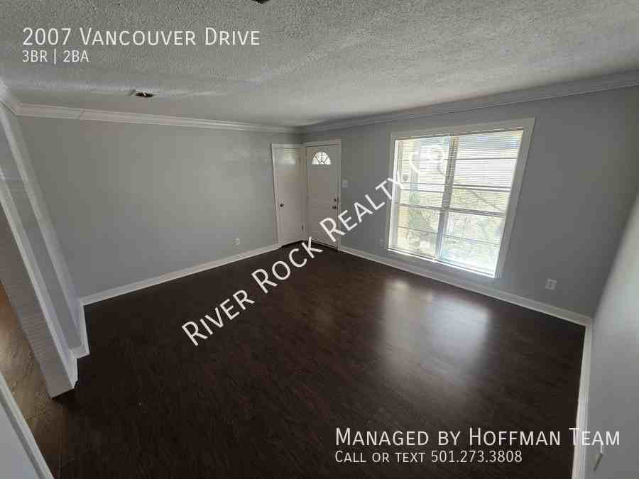 2007 Vancouver Dr - Photo 2 of 14