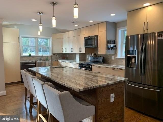 7413 Farnum St - Photo 4 of 30