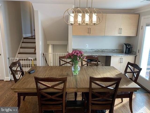 7413 Farnum St - Photo 5 of 30