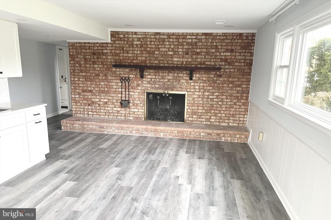 2700 Calkins Rd - Photo 2 of 10