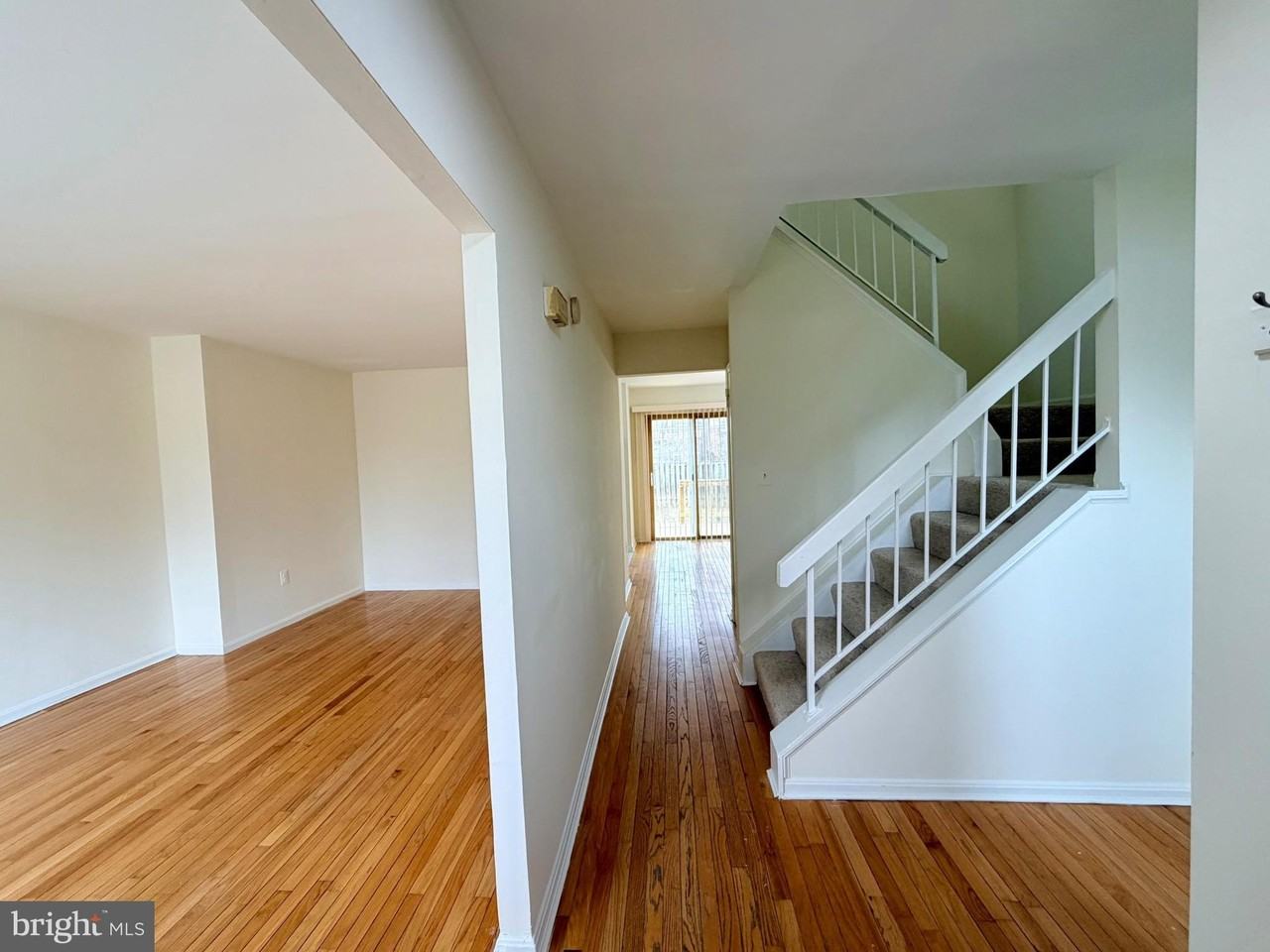 3048 Hickory Grove Ct - Photo 4 of 34