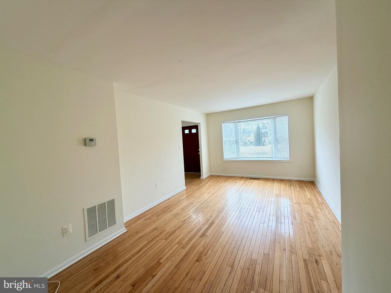 3048 Hickory Grove Ct - Photo 5 of 34