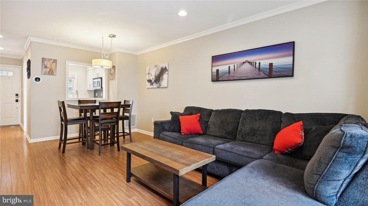 6312 Chimney Wood Ct - Photo 4 of 46