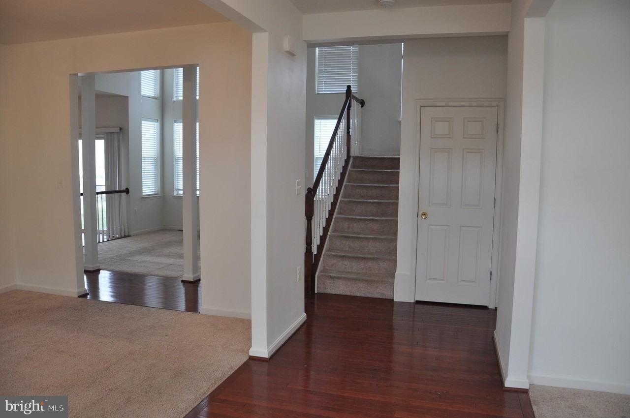 17667 Cleveland Park Dr - Photo 3 of 45