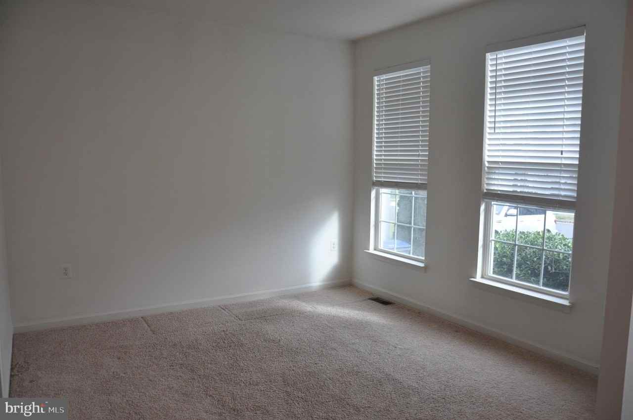 17667 Cleveland Park Dr - Photo 4 of 45