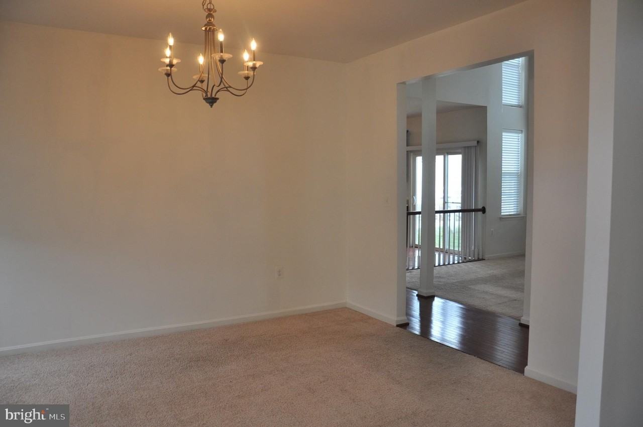 17667 Cleveland Park Dr - Photo 5 of 45