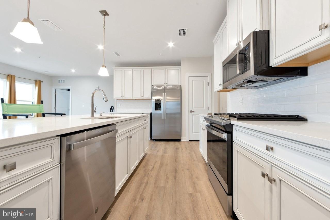 46320 Mount Milstead Ter Unit 305 - Photo 2 of 15