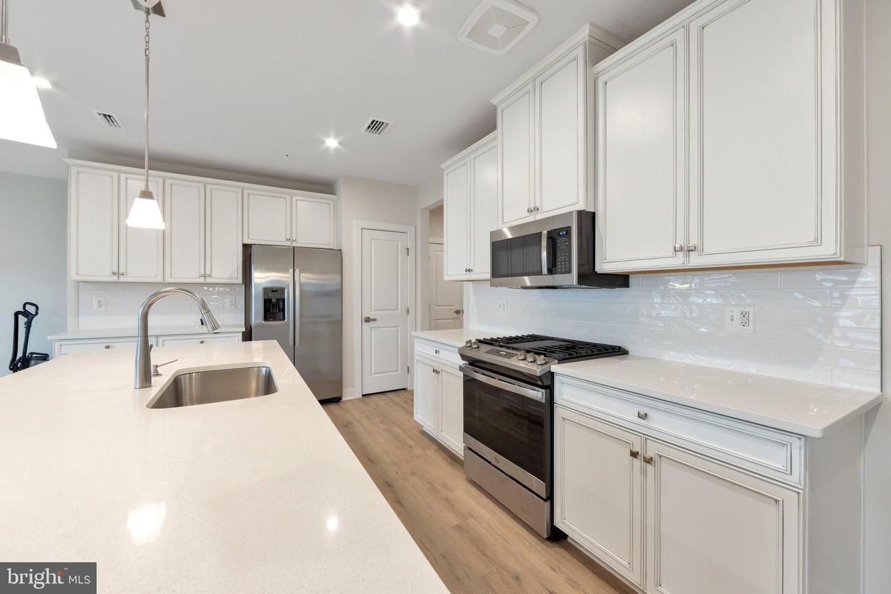 46320 Mount Milstead Ter Unit 305 - Photo 3 of 15