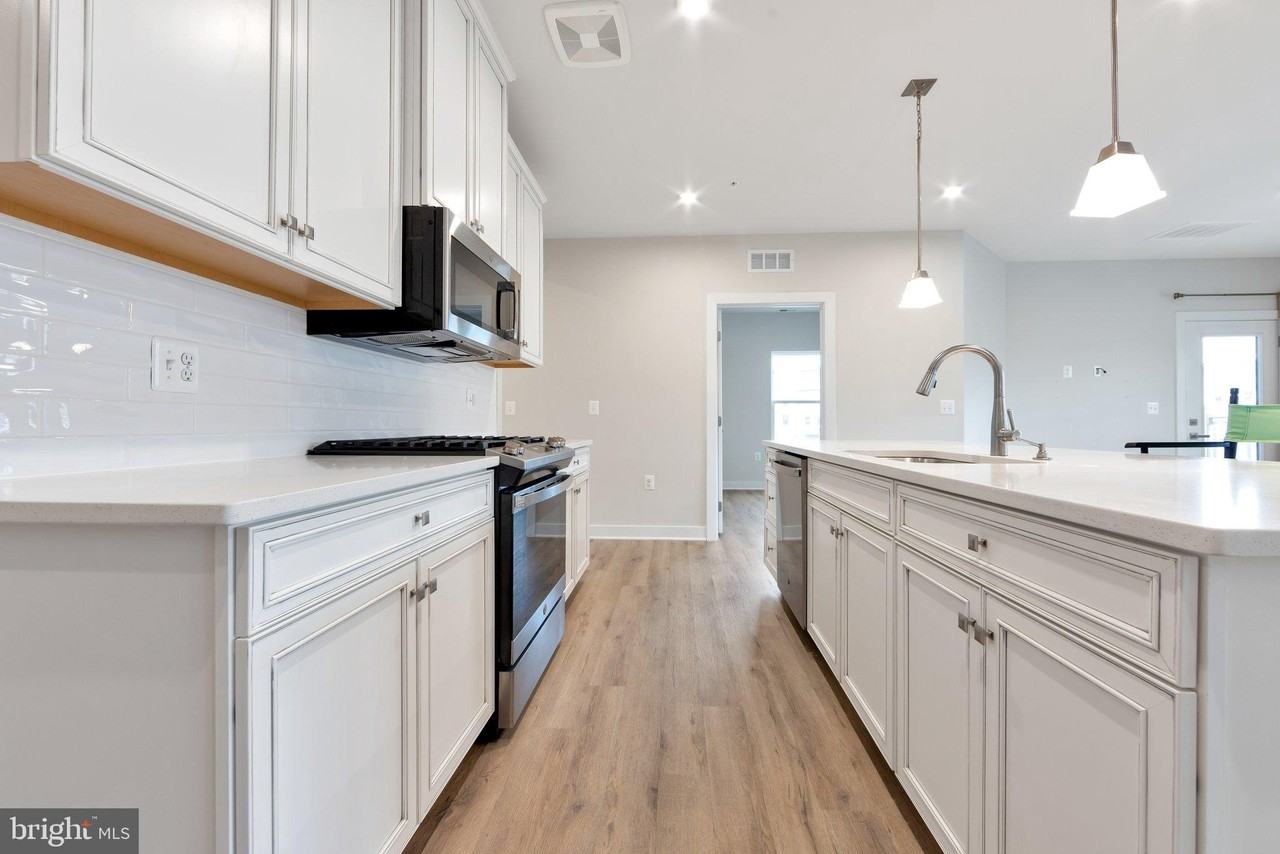 46320 Mount Milstead Ter Unit 305 - Photo 4 of 15