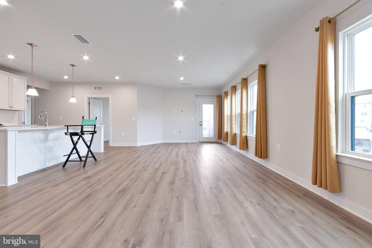 46320 Mount Milstead Ter Unit 305 - Photo 5 of 15