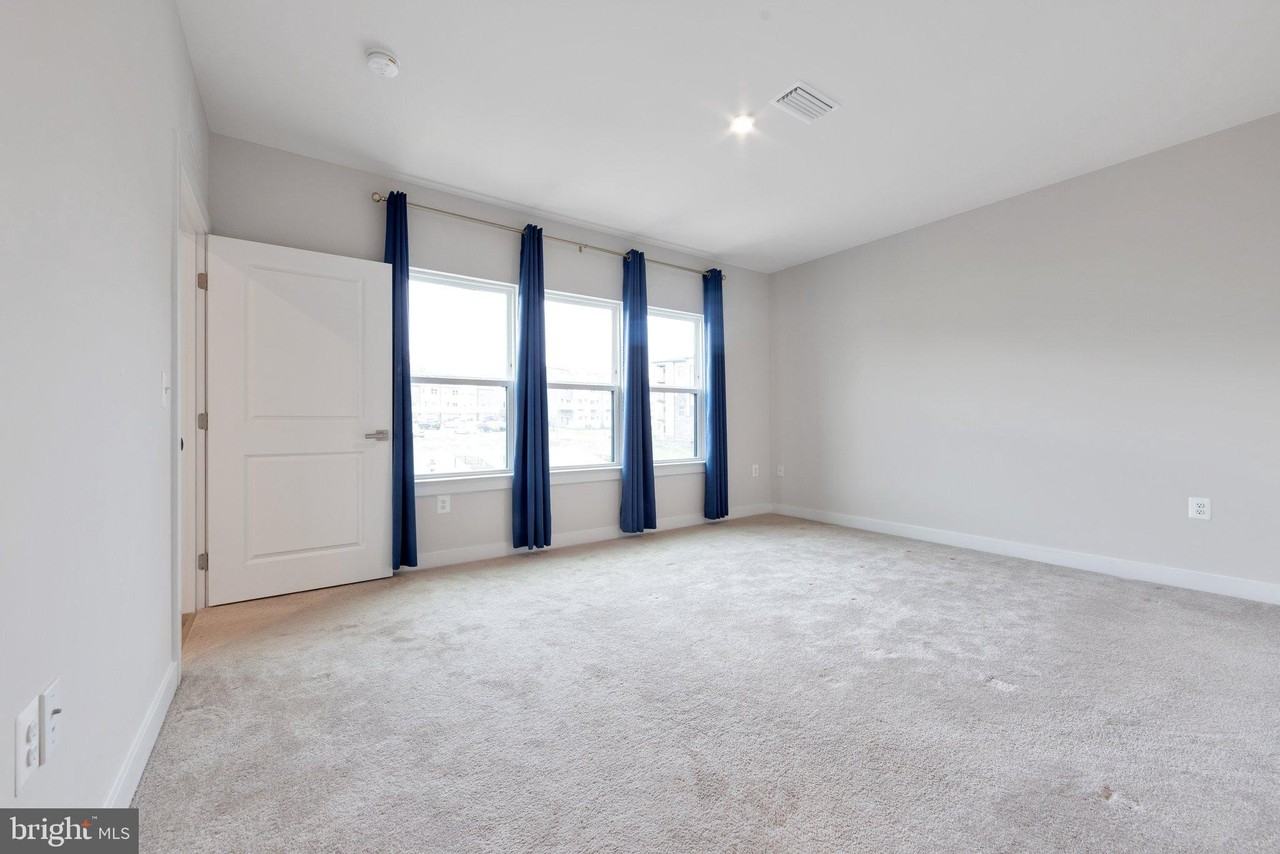 46320 Mount Milstead Ter Unit 305 - Photo 6 of 15