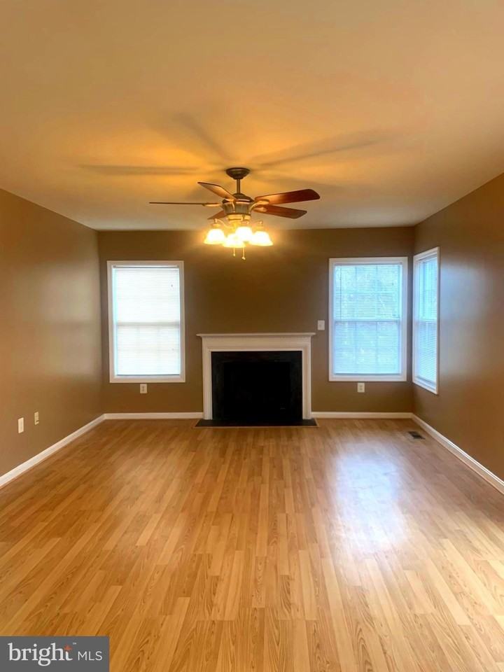 9404 Buckhall Farm Ct - Photo 7 of 15