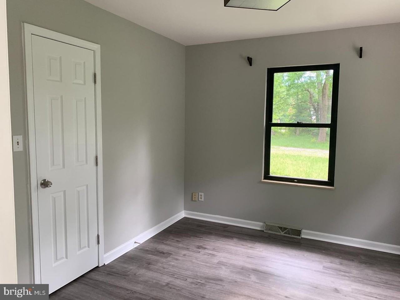 63 Lincoln Dr - Photo 4 of 48