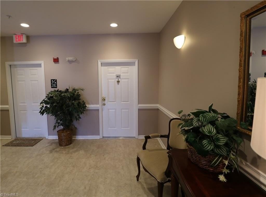 6901 Hanesbrook Cir #102 - Photo 4 of 26