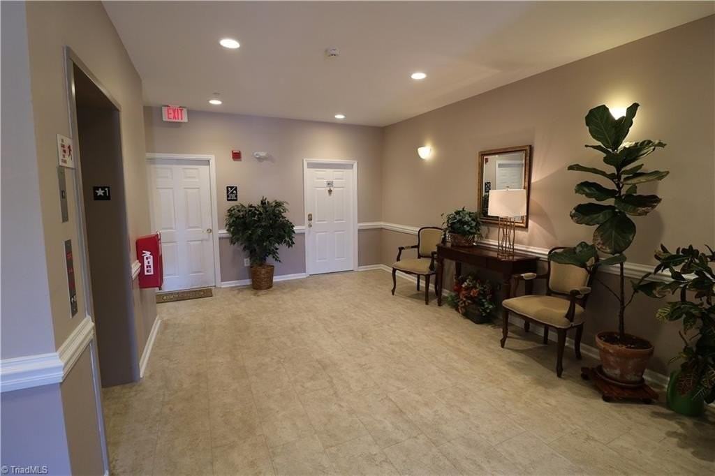 6901 Hanesbrook Cir #102 - Photo 5 of 26