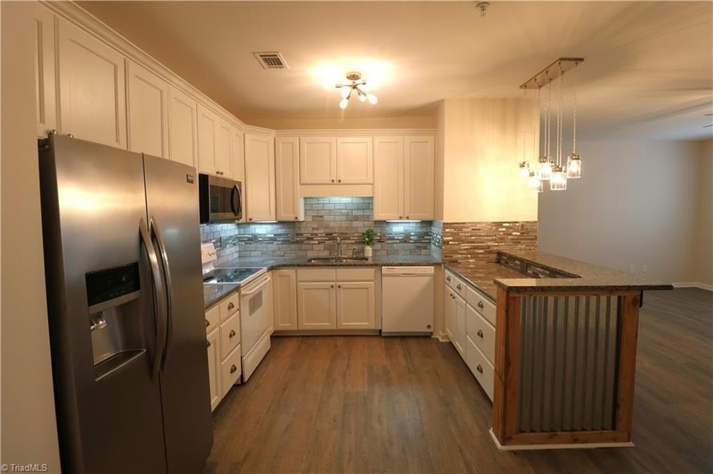 6901 Hanesbrook Cir #102 - Photo 6 of 26