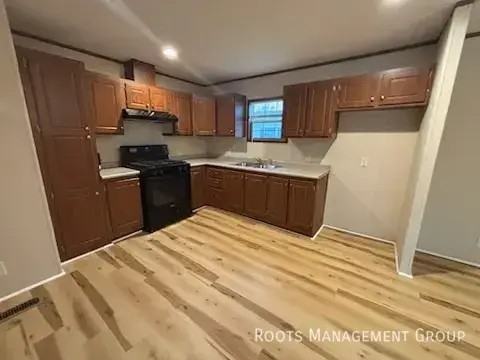 2332 Fredonia Ave - Photo 3 of 10