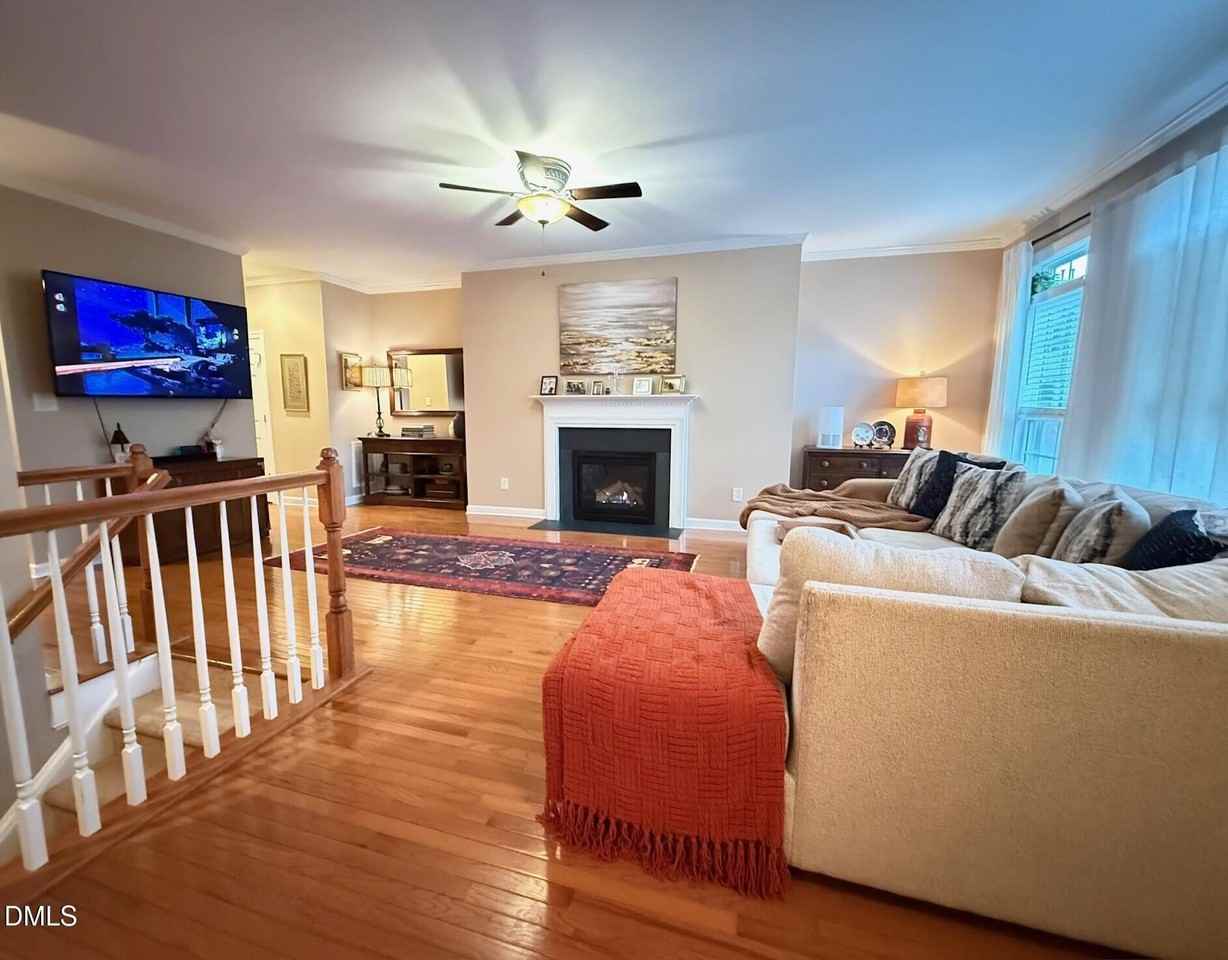 4008 Abbey Park Way - Photo 3 of 28