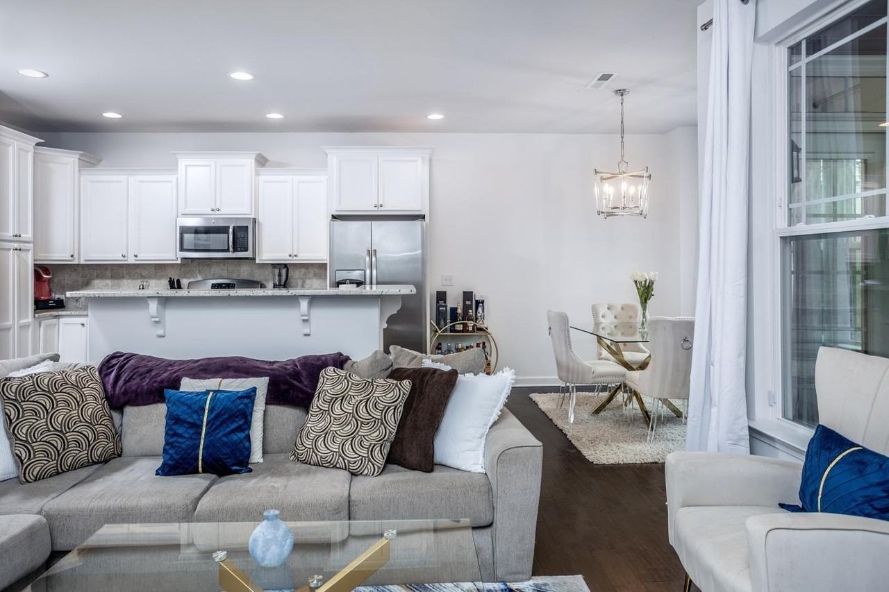 264 Wembley Dr - Photo 2 of 24