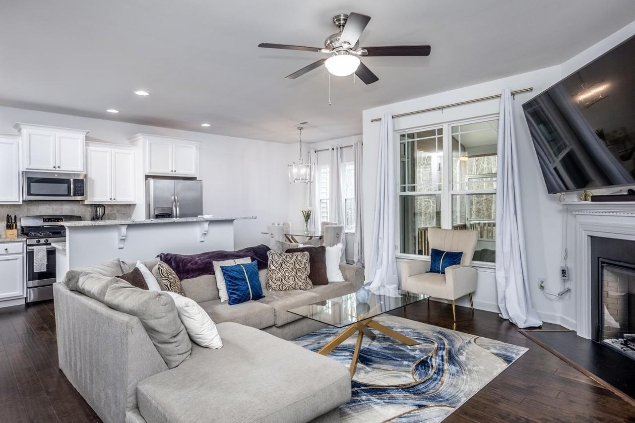 264 Wembley Dr - Photo 3 of 24