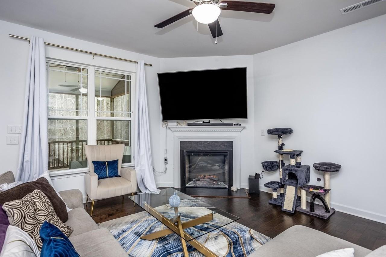 264 Wembley Dr - Photo 4 of 24