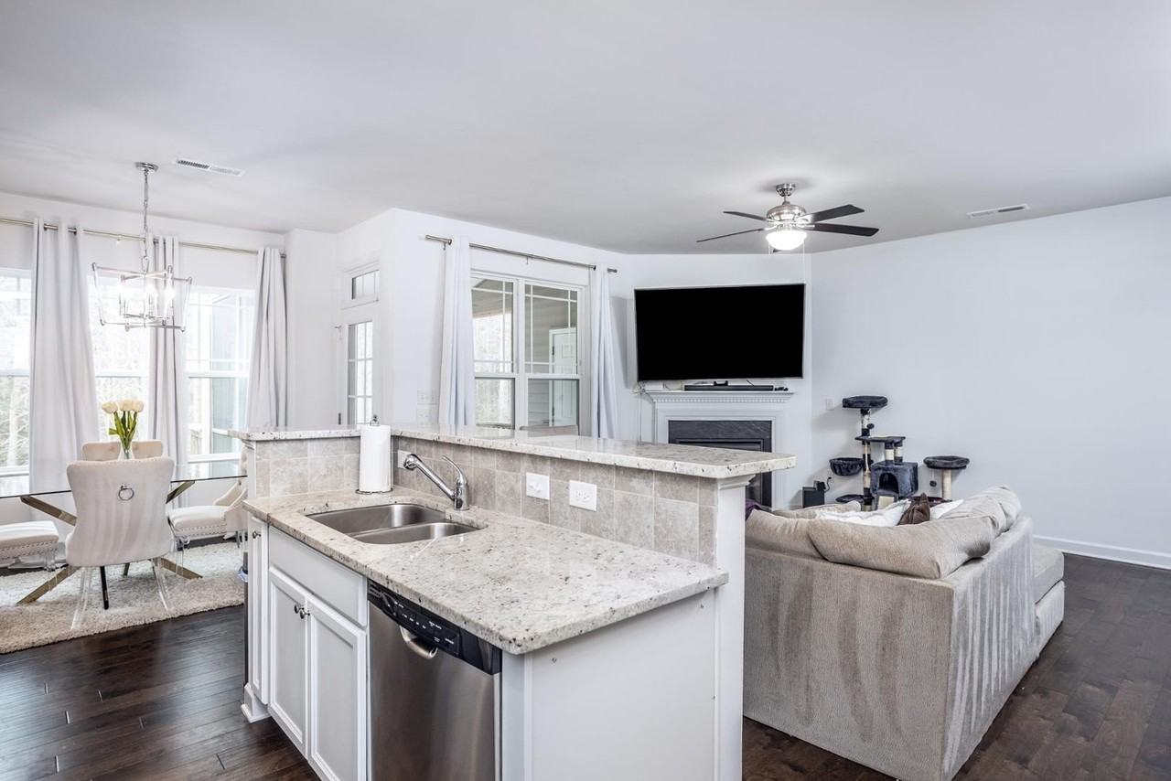 264 Wembley Dr - Photo 6 of 24