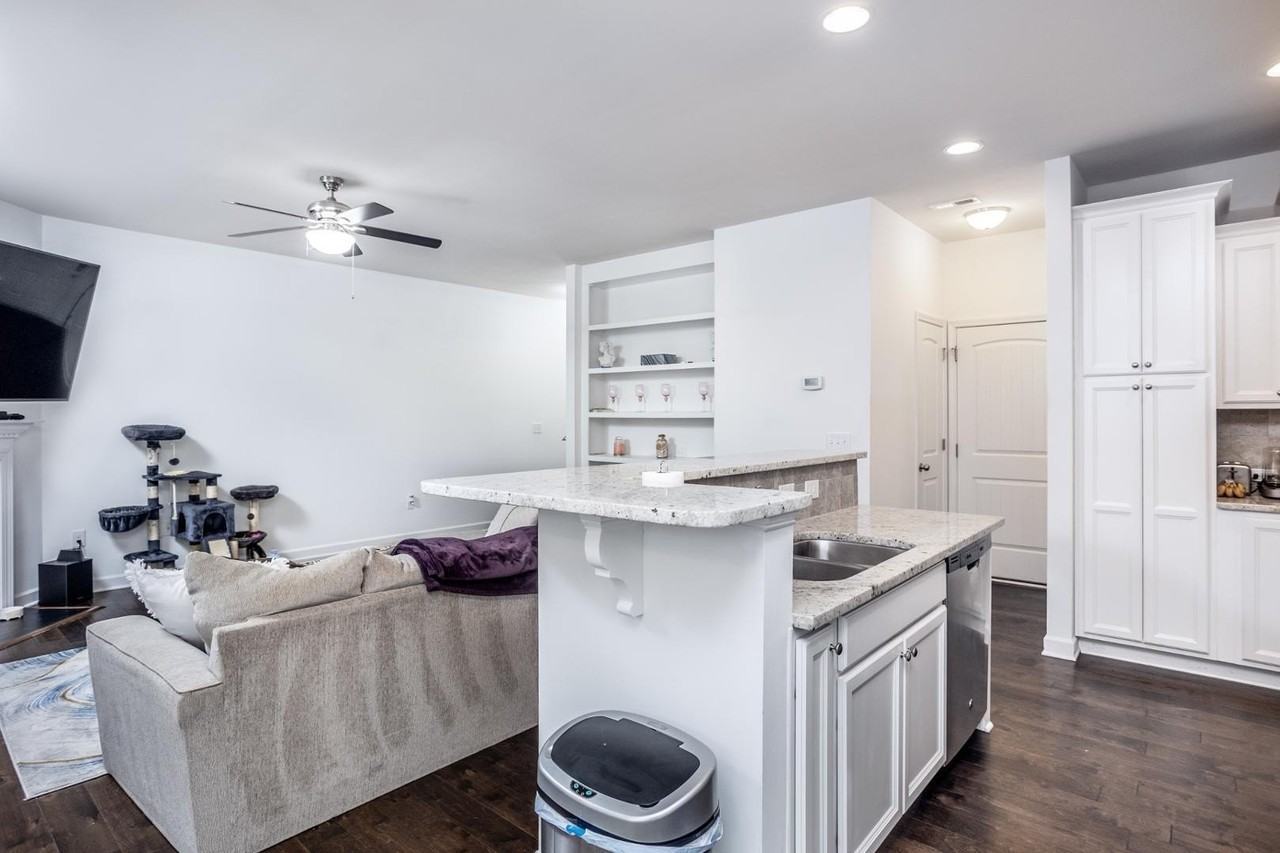 264 Wembley Dr - Photo 7 of 24