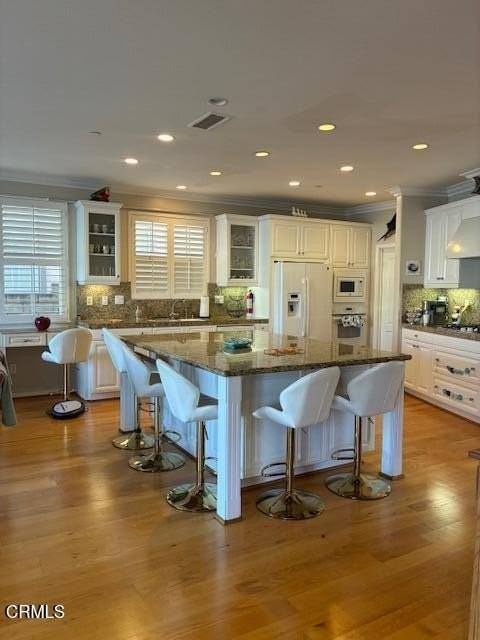 1470 Viewpoint Dr - Photo 4 of 23