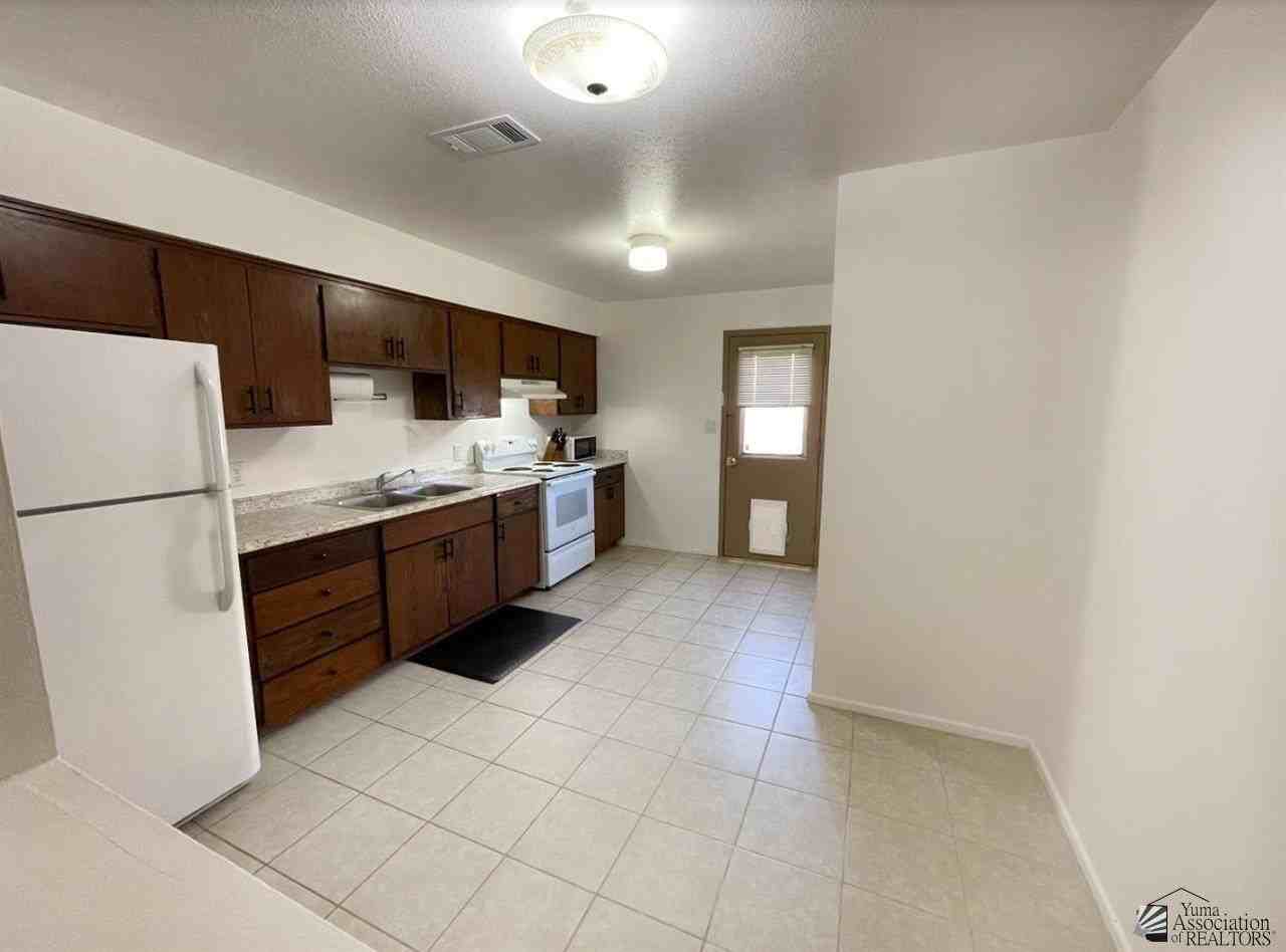 1945 S 1st Ave #B - Photo 2 of 6