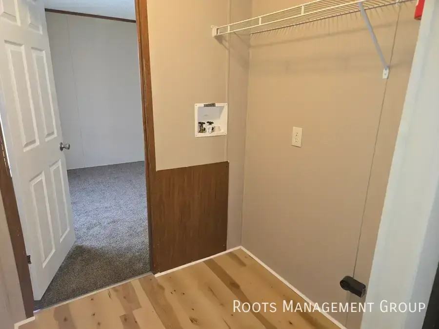 2440 Beverly Blvd - Photo 4 of 9